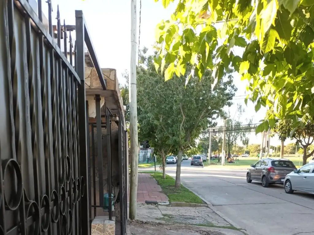 Casa a media cuadra del Puente Rosario Victoria