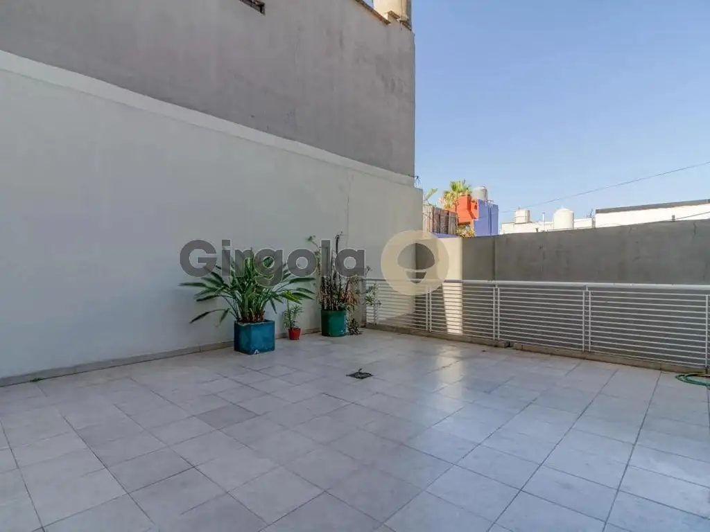 Venta Dpto 2 Ambientes con terraza Flores