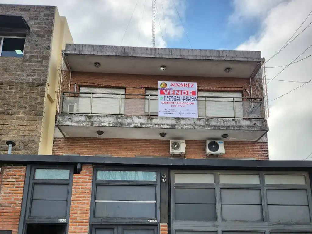 VENDO Galpon de 480m2 aprox.- mas 2 deptos 3 ambientes