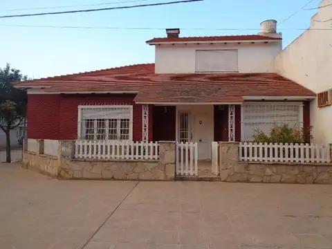 Venta Chalet Categoría. Frente Plaza San Martín *