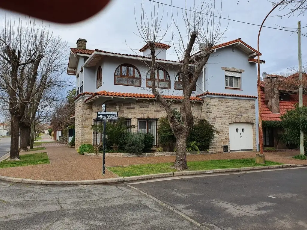 Excelente Chalet muy amplio en zona de la Iglesia en 2 plantas FINANCIACIÓN.