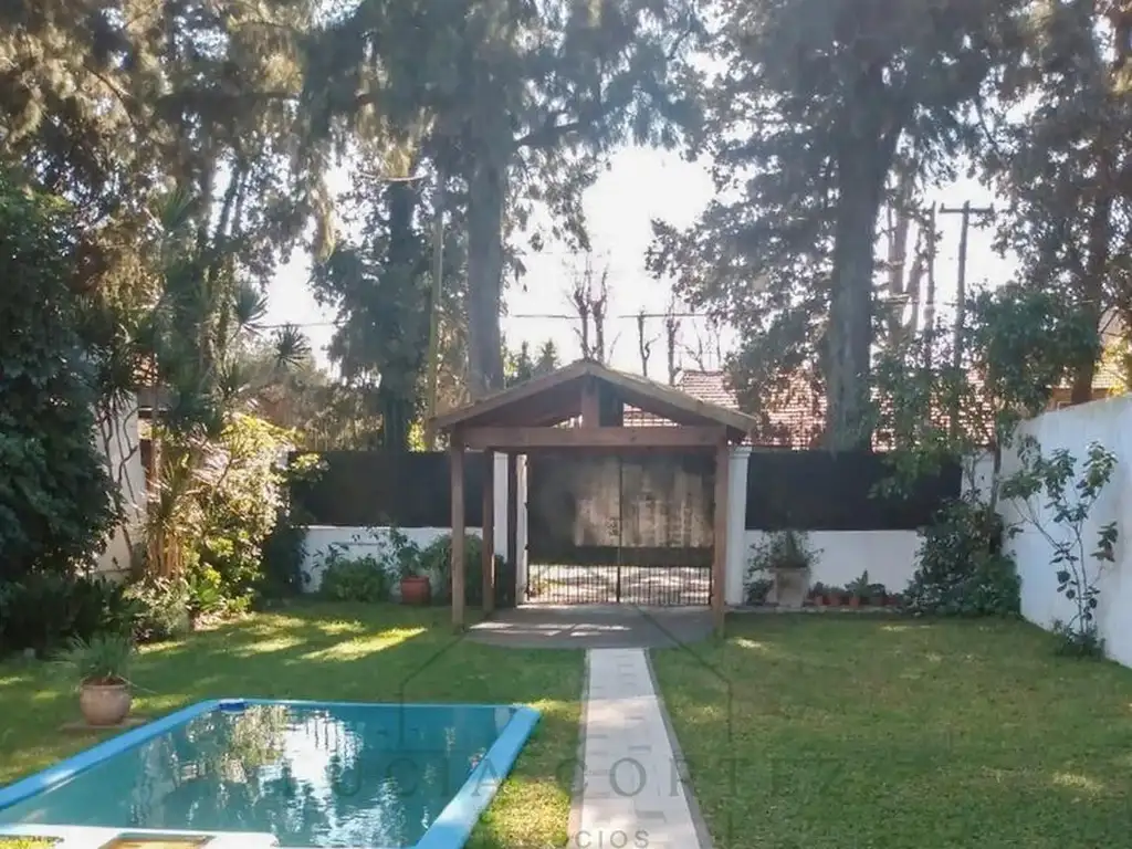 Casa en venta en Torcuato de 4 dormitorios