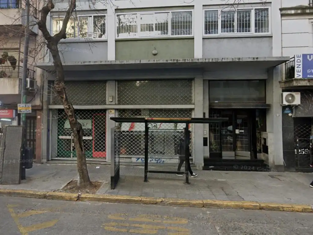 Local comercial - 806 m2 en 3 plantas - proximo a UADE -  Monserrat