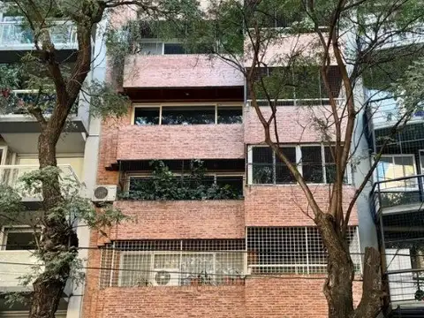 EXCELENTE PISO DE 4 AMBIENTES C/2 BALCONES, COCHERA Y BAULERA. ESTADO IMPECABLE