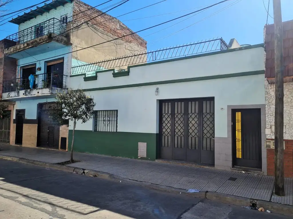 CASA CON GARAJE, FONDO Y TERRAZA