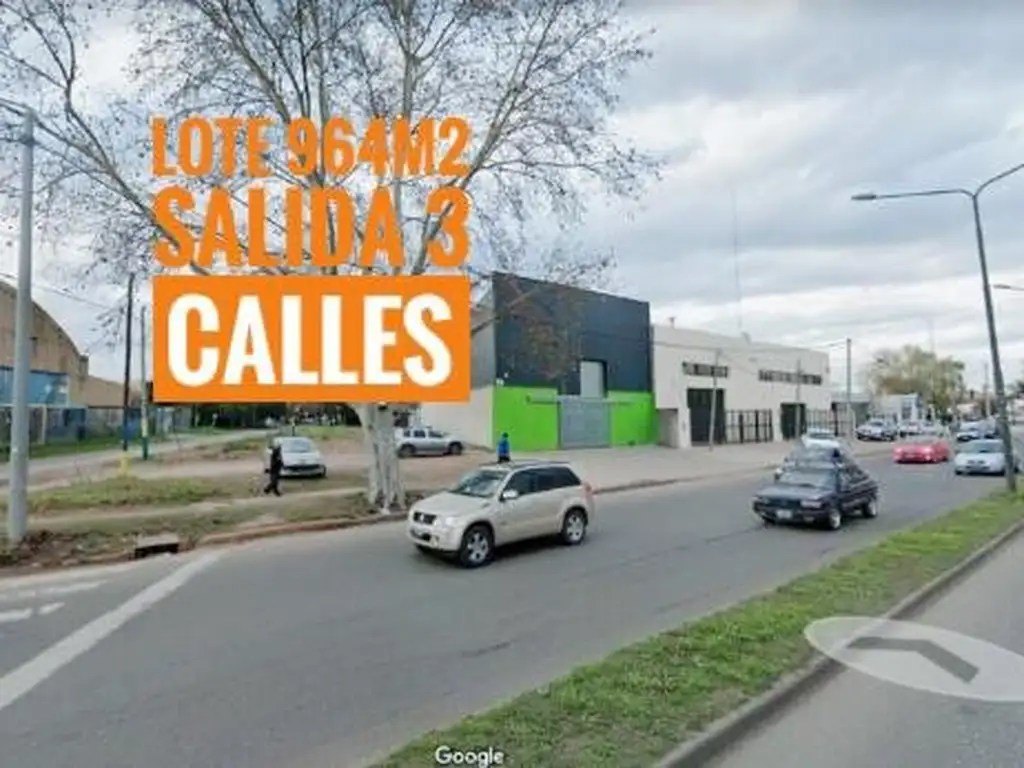 Venta Lote con frente a tres calles