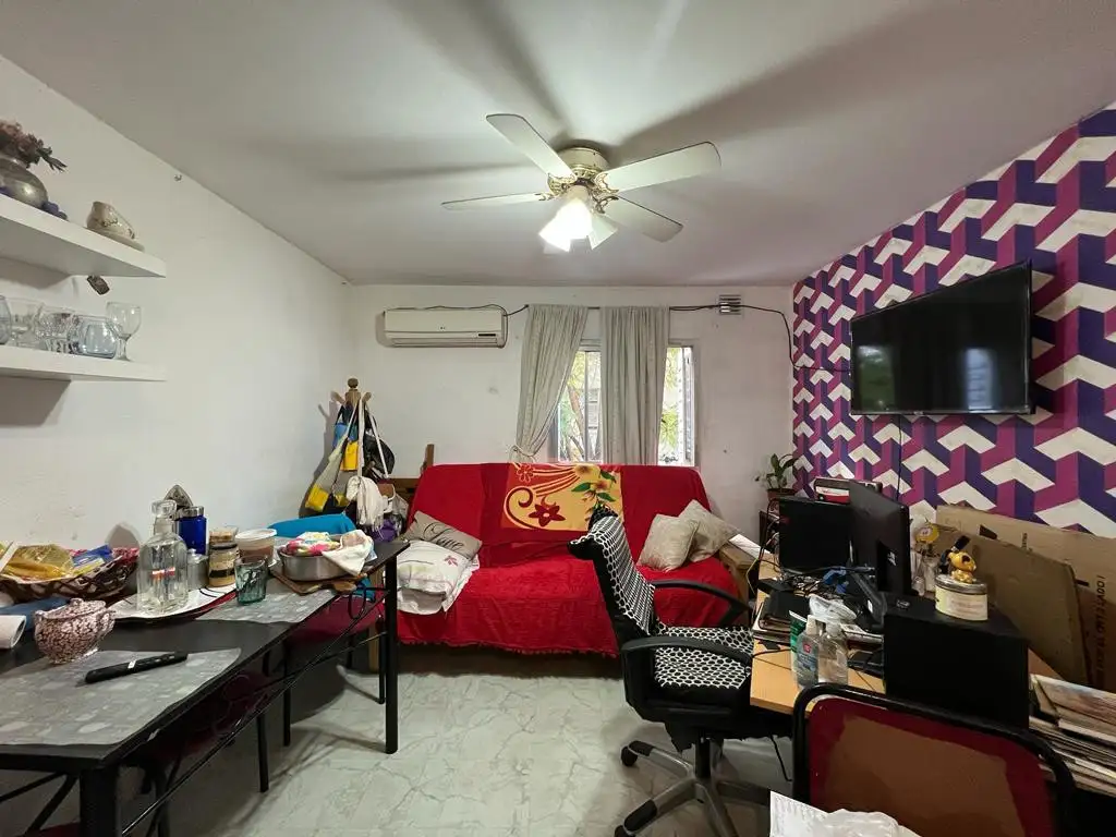 TRES AMBIENTES EN VENTA EN EL BARRIO PIEDRABUENA, CAPITAL FEDERAL. ESCALERA 57A