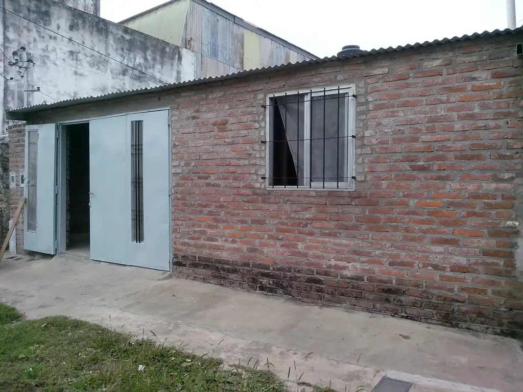 Piazza 611 - VGG: Casa con 2 dormtiorios - garage lavadero - (sin patio descubierto)