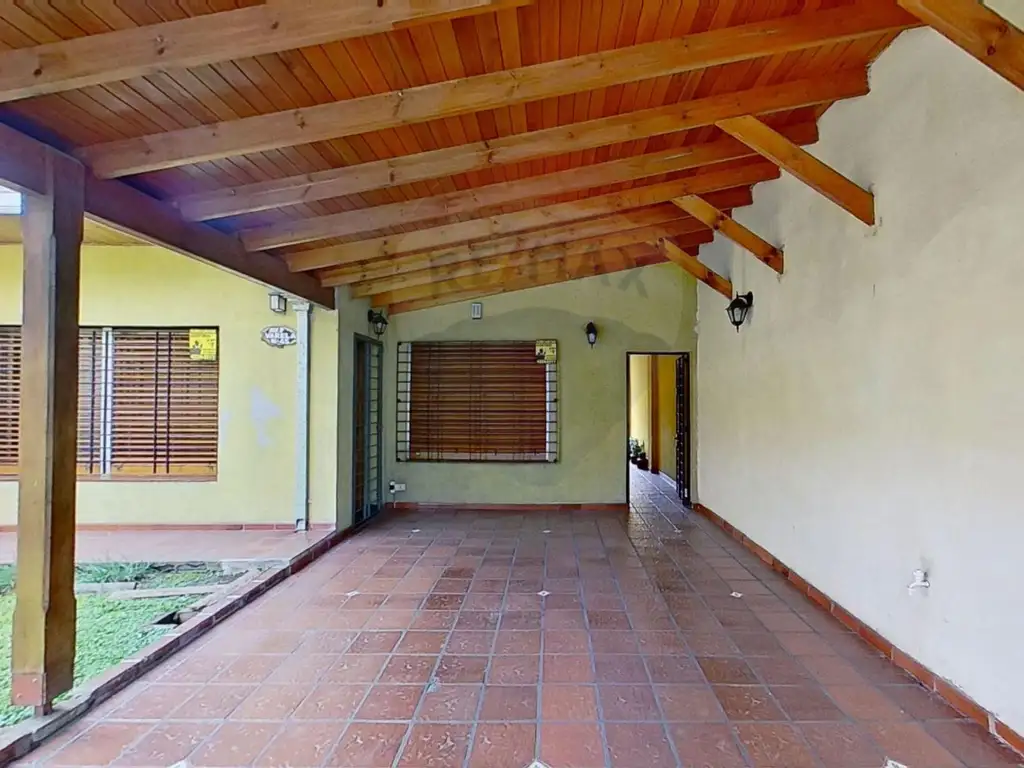 Casa Venta Ezpeleta  5 ambientes parque quincho