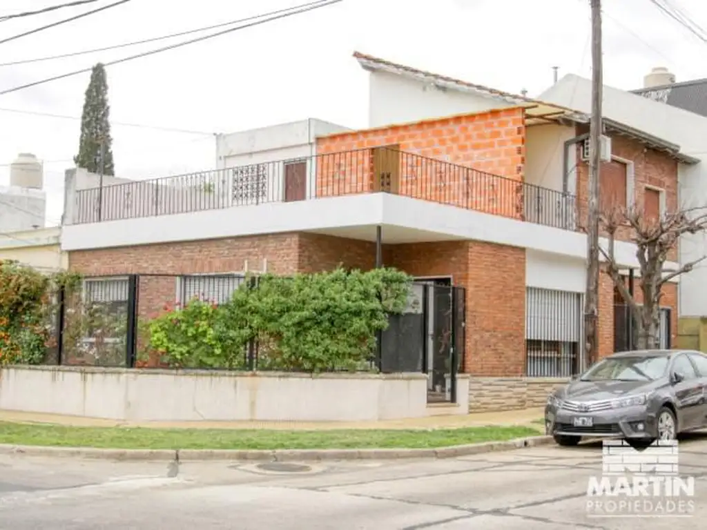 Chalet en una planta reciclado hace tres años.