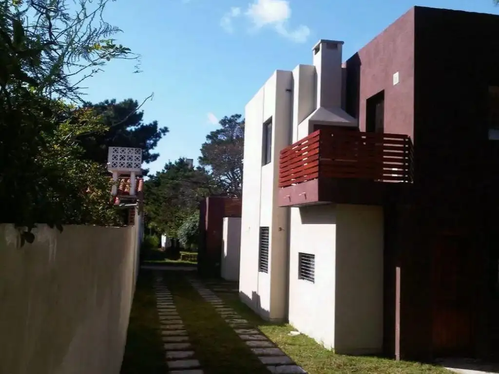 Casa en venta - 2 dormitorios 2 baños - 70mts2 - La Lucila Del Mar