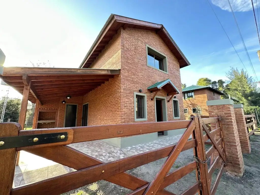 Esplendida casa a estrenar en el Barrio Los Fresnos, Salvador Maria, Partido de Lobos