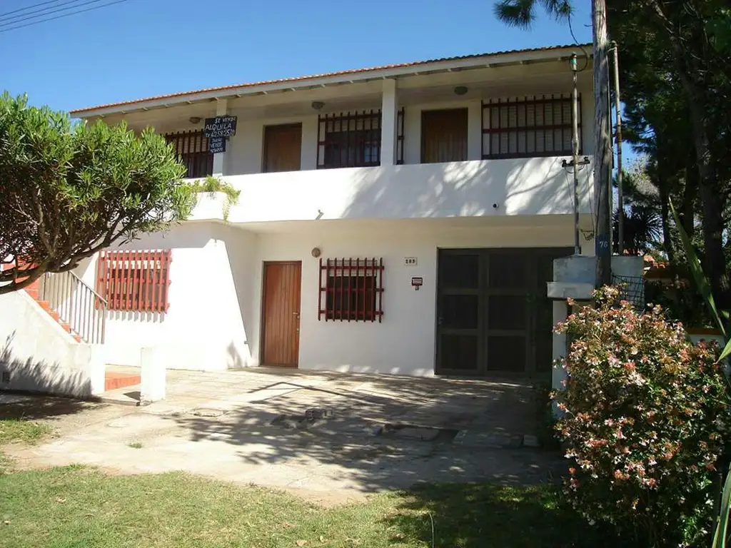 Casa en venta - 5 Dormitorios 4 Baños - Cochera - 188Mts2 - Las Toninas