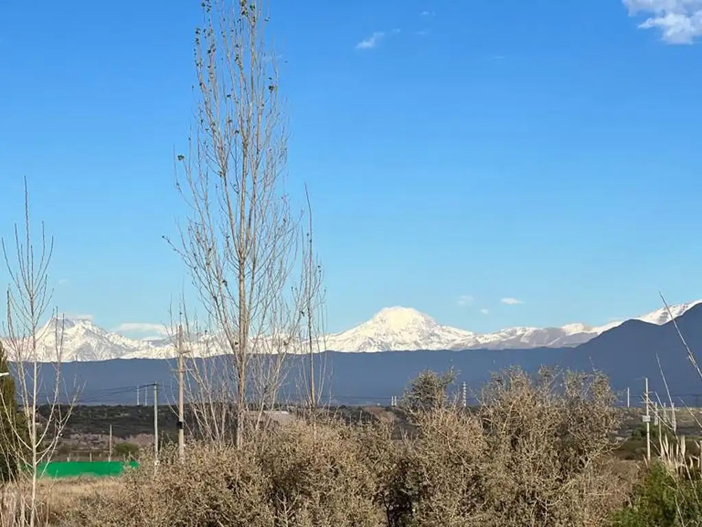 OPENHOUSE INMOBILIARIA VENDE HERMOSO LOTE CON VISTAS HACIA LA MONTAÑA.