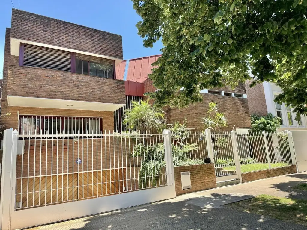 Casa en Alquiler Martínez - Vías a Libertador. Zona Colegio Lincoln.