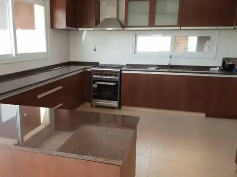 Casa en Venta en Pilar Del Este - 3 dormitorios