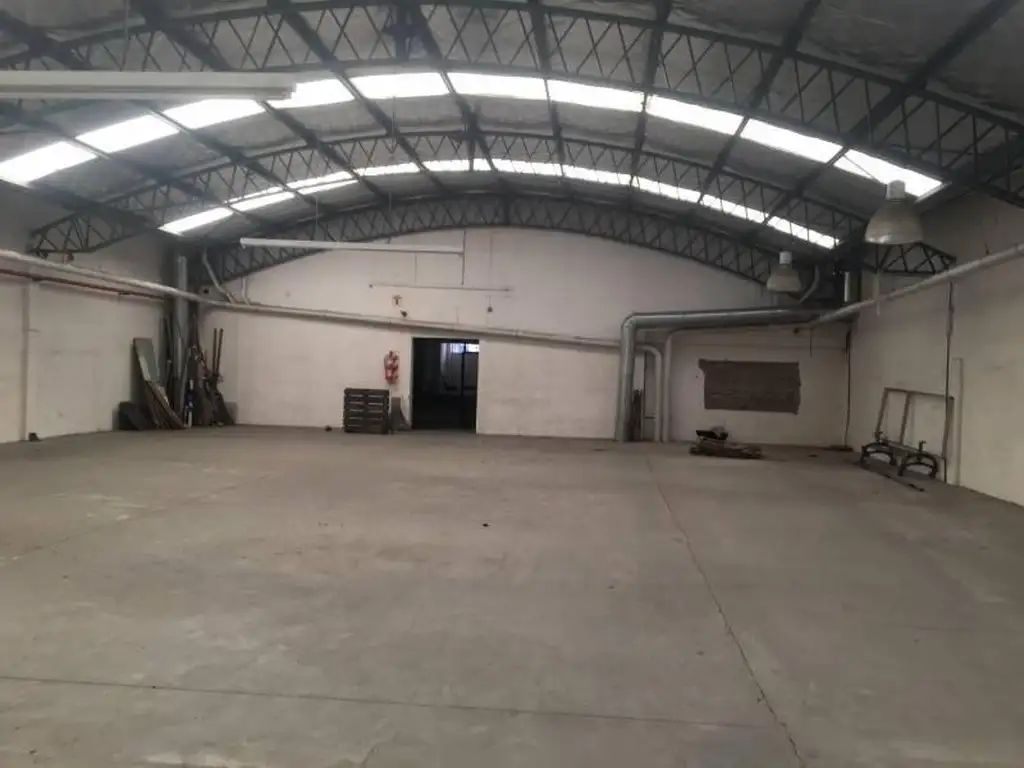 Establecimiento Industrial de 2000 m2 cubiertos