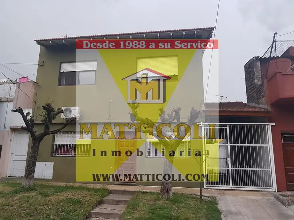 VENTA Casa Multifamiliar con Patio y Garaje para 3 autos en Jose Leon Suarez