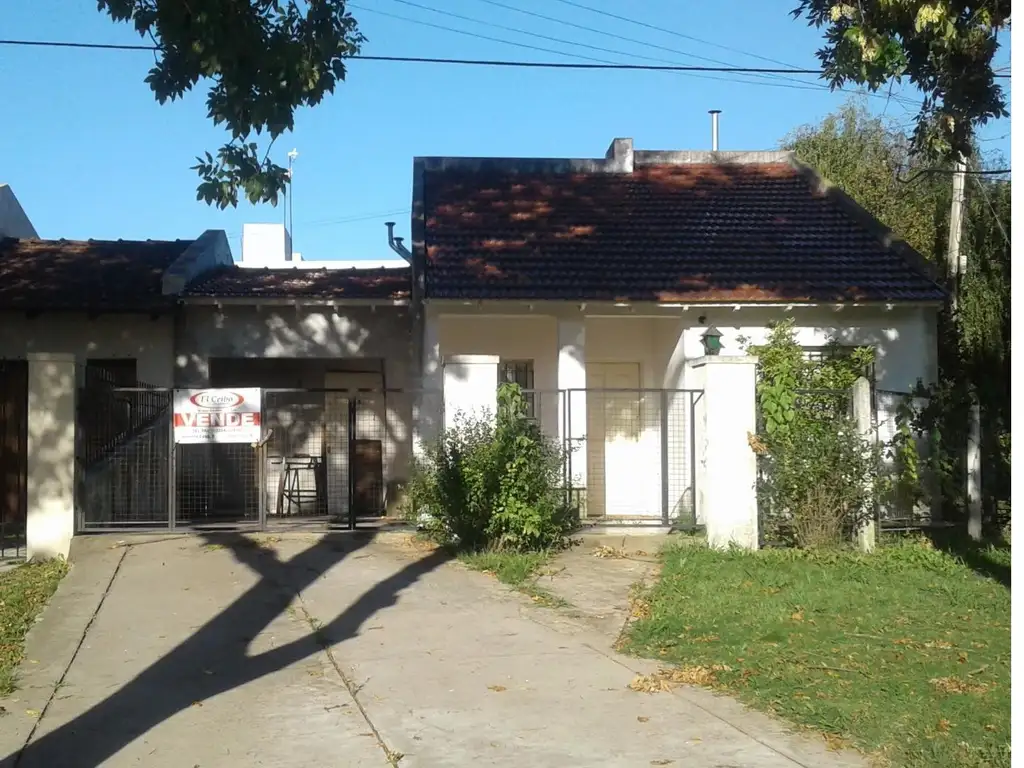 Linda casa en calle República de Chile y 64.