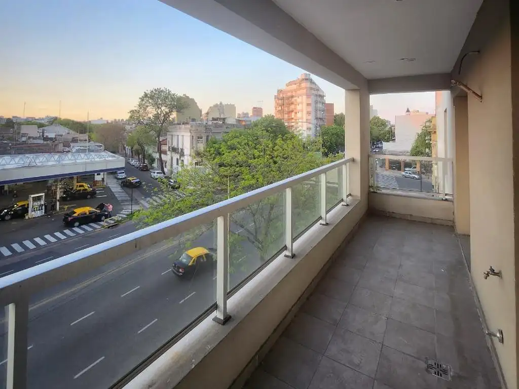 Hermoso 3 ambientes 86 m2, balcón terraza y parrilla - Boedo