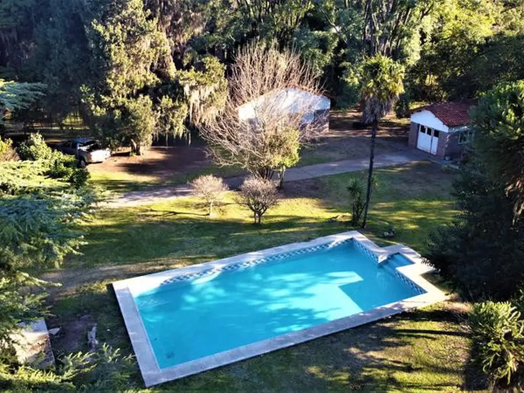 Terreno de 7500m2 sobre Ruta 9. Casa a reciclar. Funes.