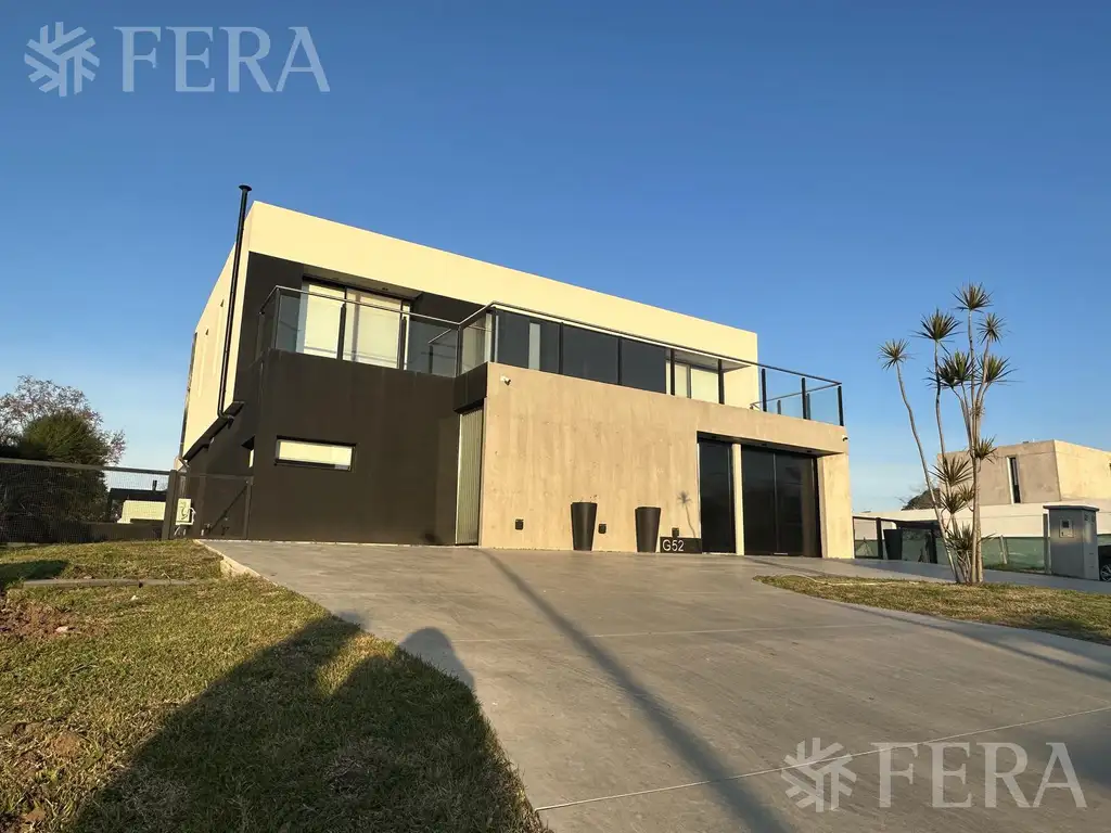 Venta casa de 4 ambientes con piscina en Greenville - Berazategui