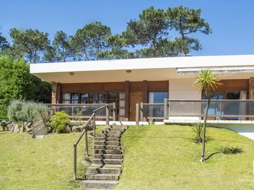 Cómoda e iluminada casa en venta, Mansa- Punta del Este