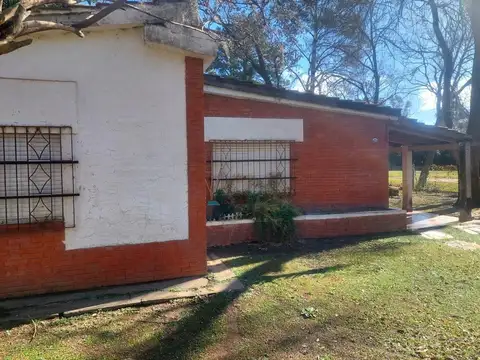 CASA EN LOTE ESQUINA 900m2 FORESTADO DE 2 DORM. EN OLIVEROS