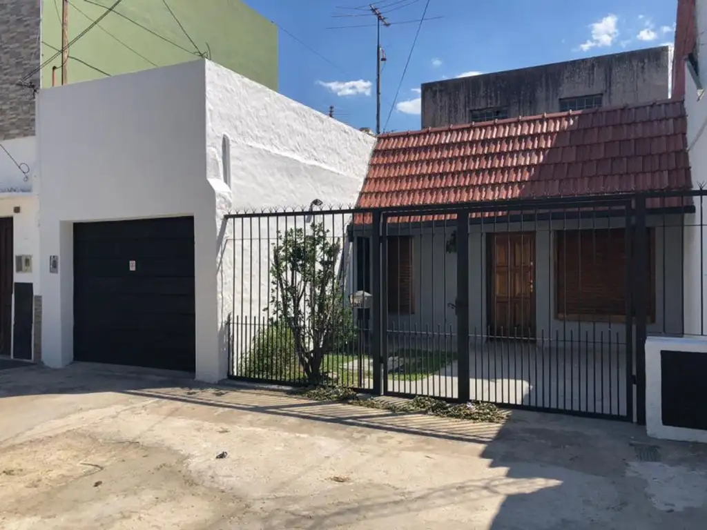 VENTA CASA 4 AMB C/ TERRAZA - AVELLANEDA