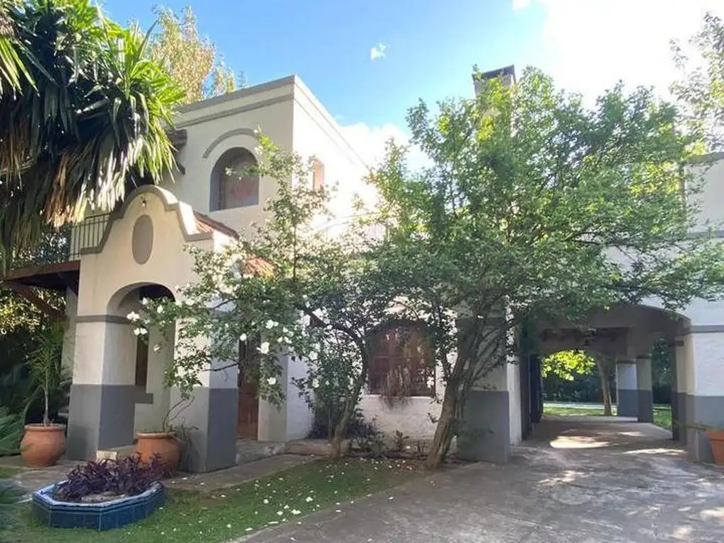 Casa en venta y/o alquiler en Las Casuarinas Lujan