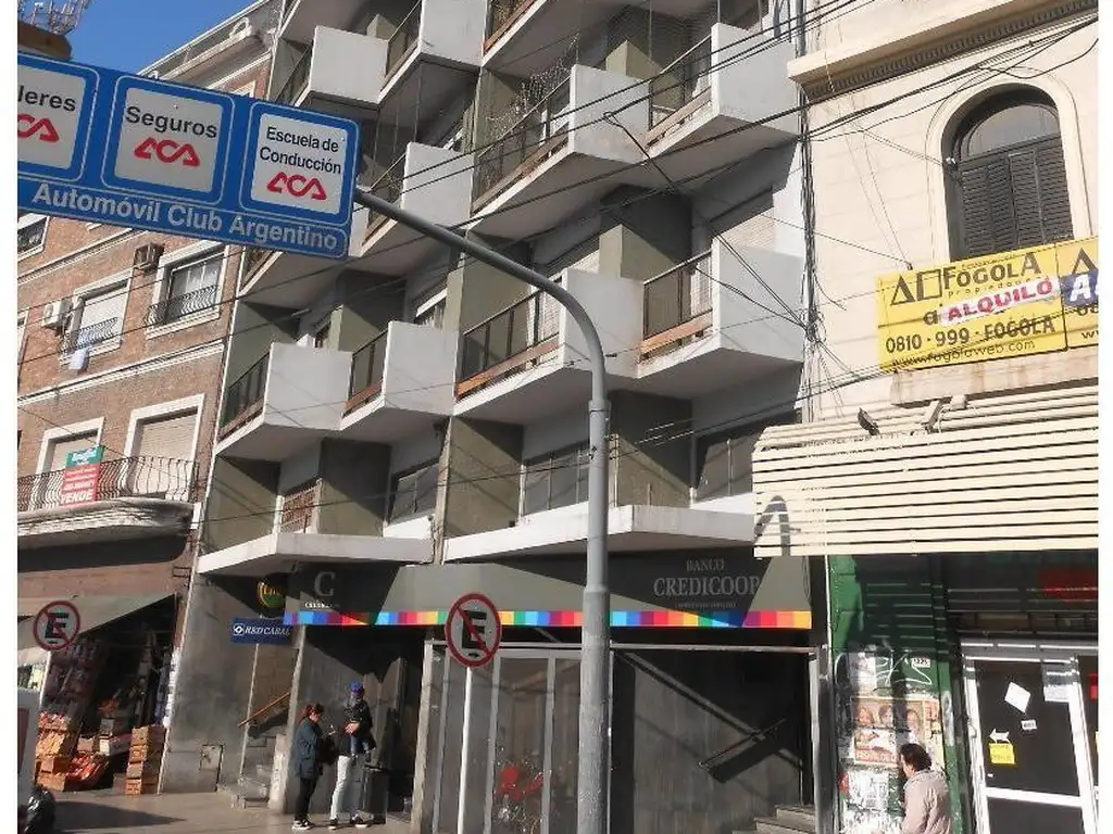 3 AMBIENTES CON DEPCIAS AL FRENTE SOBRE AVDA. MITRE 86 m2