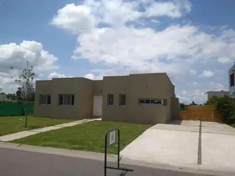 Importante casa en venta en el barrio Santa Guadalupe, Pilar - Foto 0