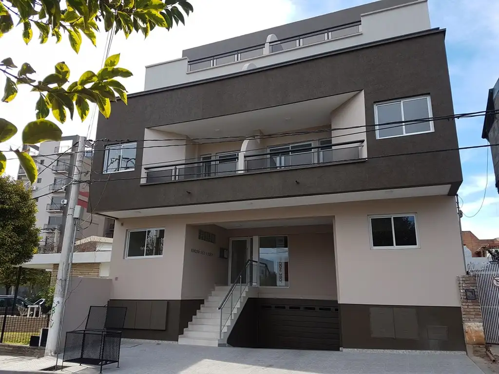 MUY LINDO DEPARTAMENTO EN VENTA EN CARLOS PAZ, A ESTRENAR. 2 DORMITORIOS FRENTE CON BALCÓN-ESTRENAR