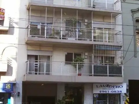 Departamento 3 Amb. C/Fte. C/Bcon Av. Cordoba al 2900