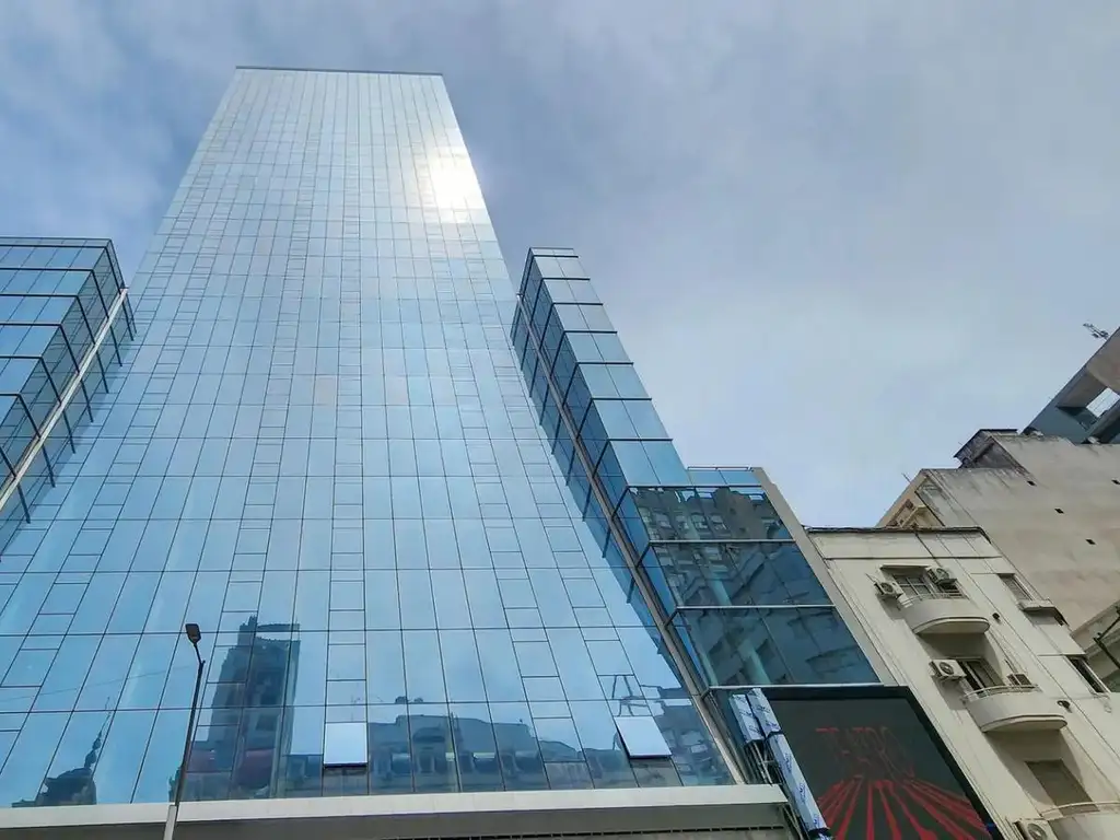 Oficina en  VENTA y ALQUILER de 91m2 con GRAN  Terraza en LEX TOWER