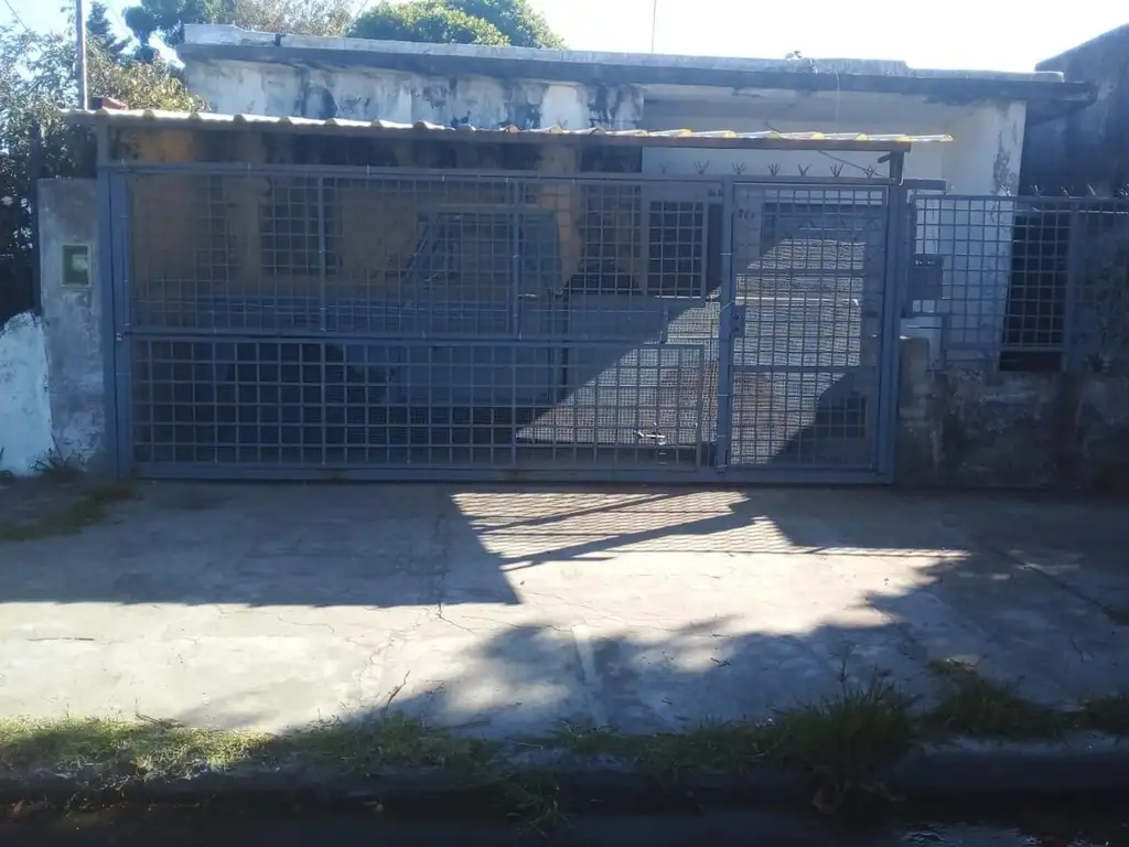 casa en venta  a reciclar en  quilmes