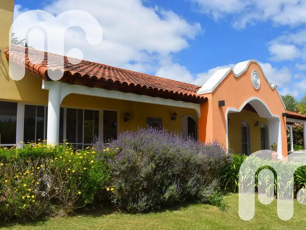 VENTA DE CASA DE 3 DORMITORIOS EN CAMPOS DE ROCA