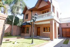 VENTA CASA CHALET 4 AMB PARQUE COCHERA PILETA LUIS GUILLON