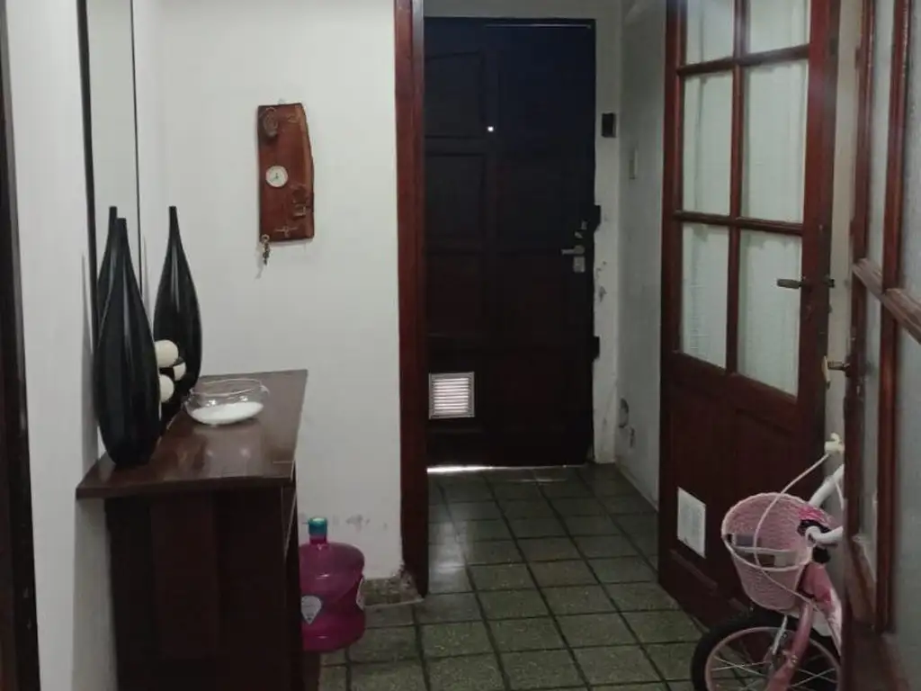 CASA EN VENTA AL FRENTE