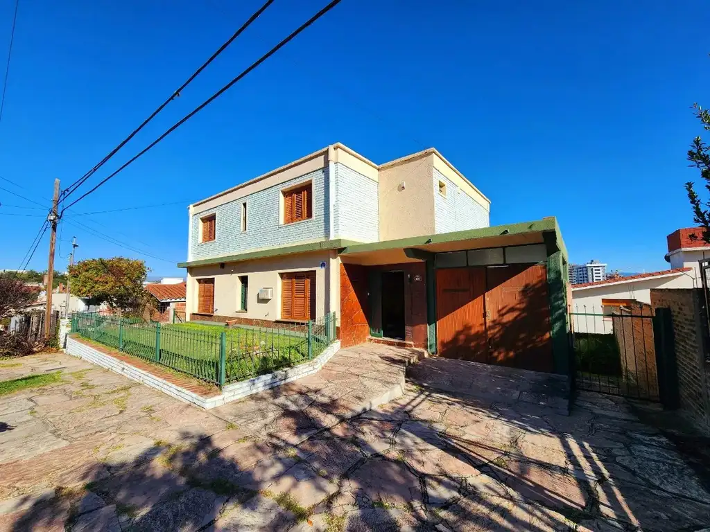 VENTA CASA 4 DORMITORIOS CENTRO CARLOS PAZ