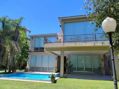 CASA ESTILO MODERNO EN VENTA EN PILAR DEL LAGO