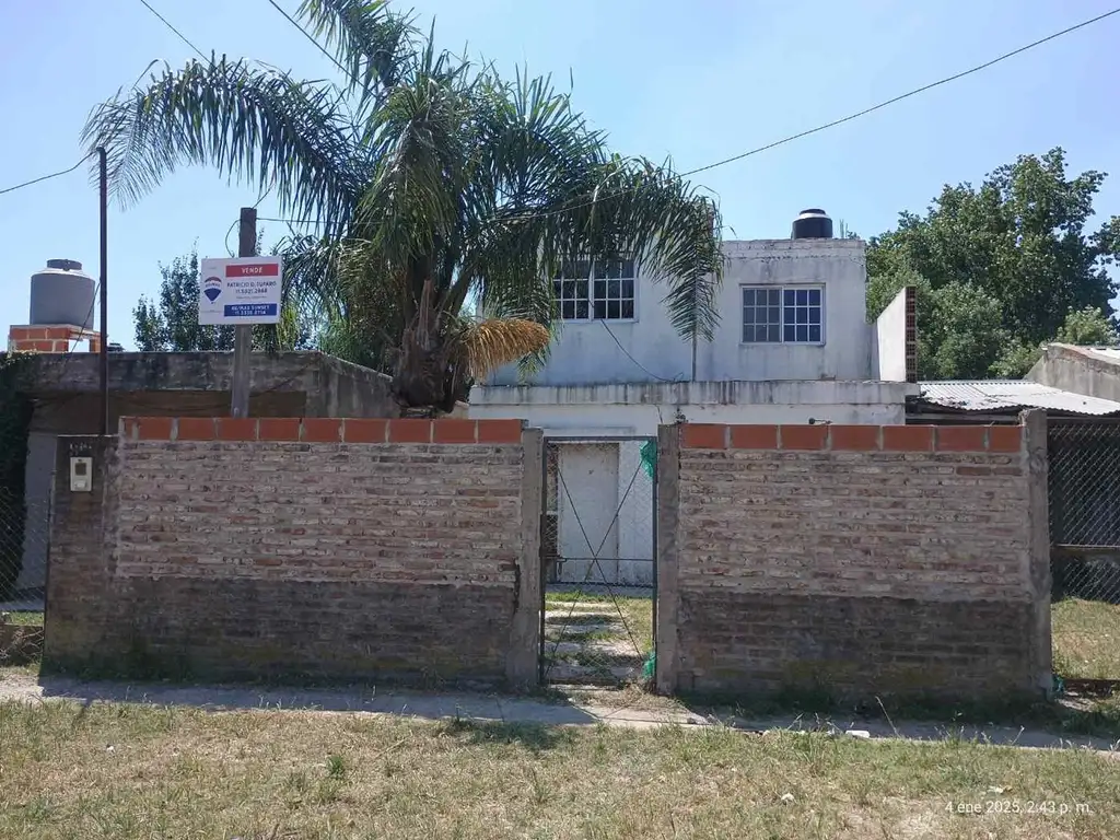 CASA EN VENTA EN CARLOS SPEGAZZINI A RESTAURAR