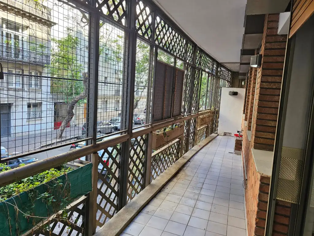 VENTA SEMIPISO AL FRENTE CON BALCON, 2 COMODOS DORMITORIOS, UNO EN SUITE, EN PALERMO