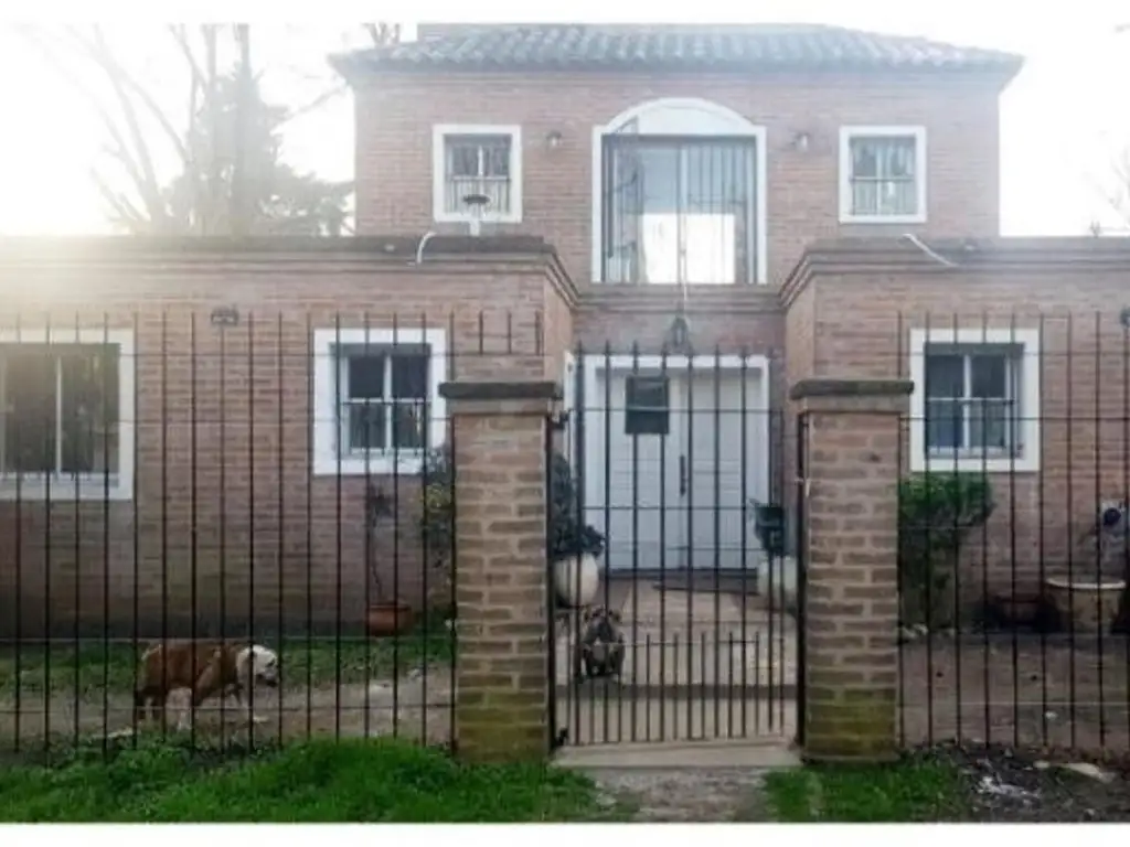 CASA DE 4 AMBIENTES, ROBLES DEL MONARCA, LA LONJA