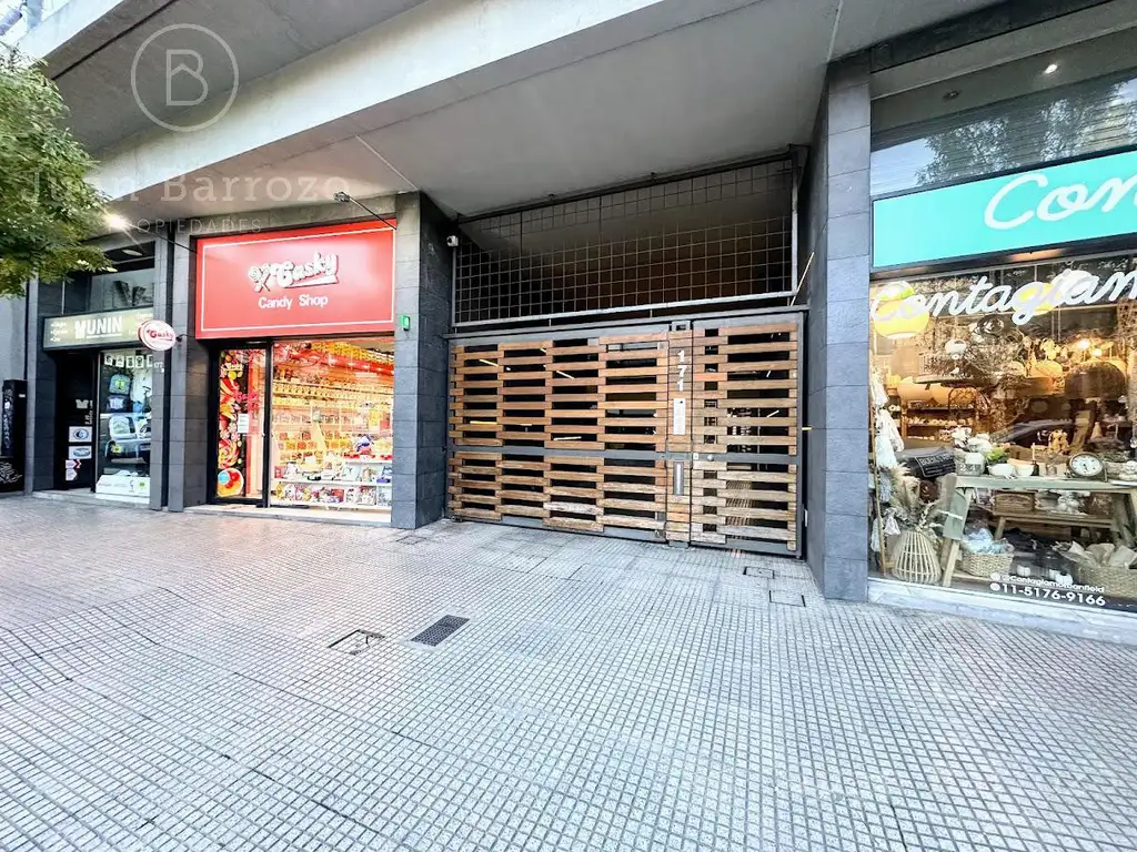 Cochera semicubierta en venta en Banfield Oeste