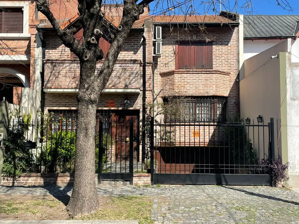 Excelente casa con parque y pileta en pleno Villa Devoto