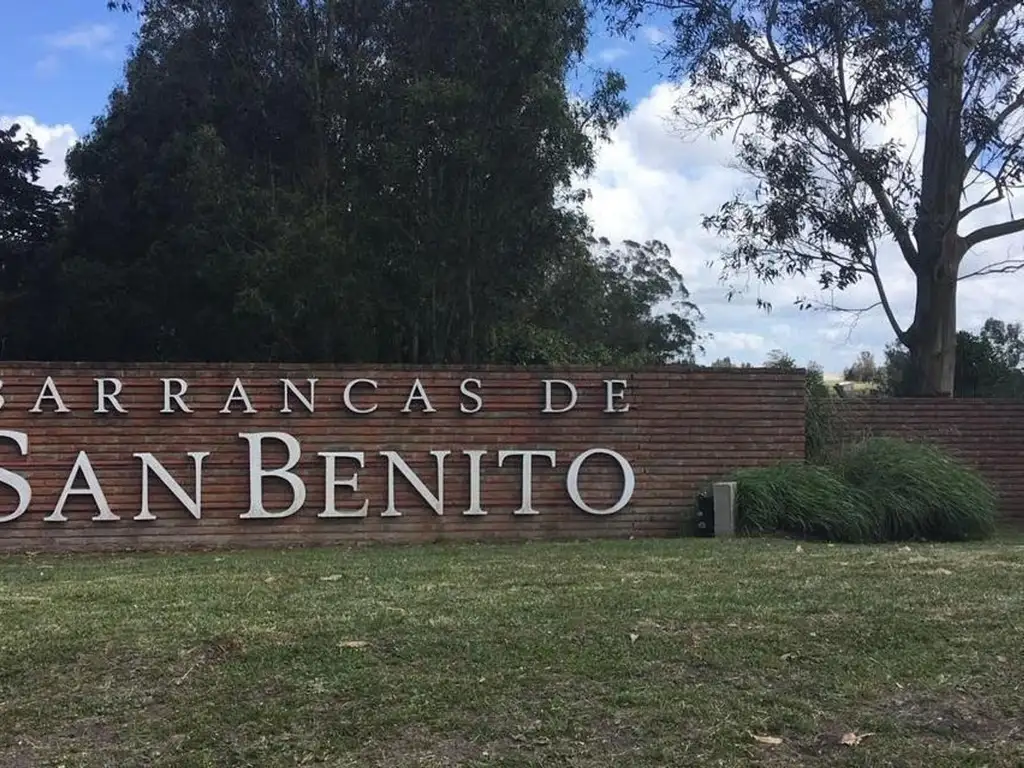 Lote en barrio Barrancas de San Benito