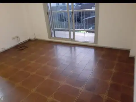 DEPARTAMENTO EN VENTA TRES AMBIENTES AL FRENTE CON BALCON - Foto 0