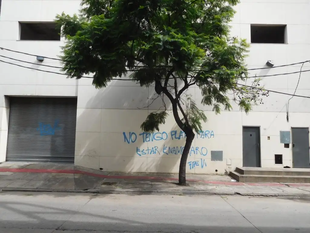 Galpón/Depósito Comercial en alquiler en La Boca.