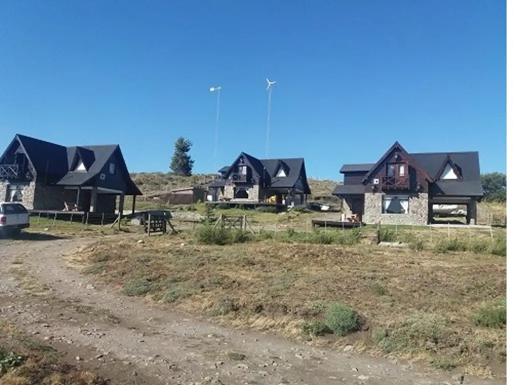 3 CABAÑAS SOBRE LOTE DE 2500 M2 APROX. FTE AL LAGO HUECHULAF